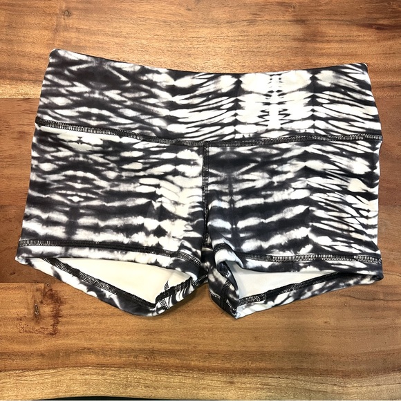 EUC Fleo shorts, Wild Black, size small - Picture 2 of 4